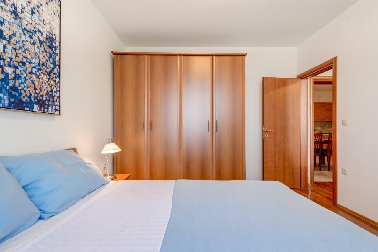 Apartmani Mirta Omis Luaran gambar