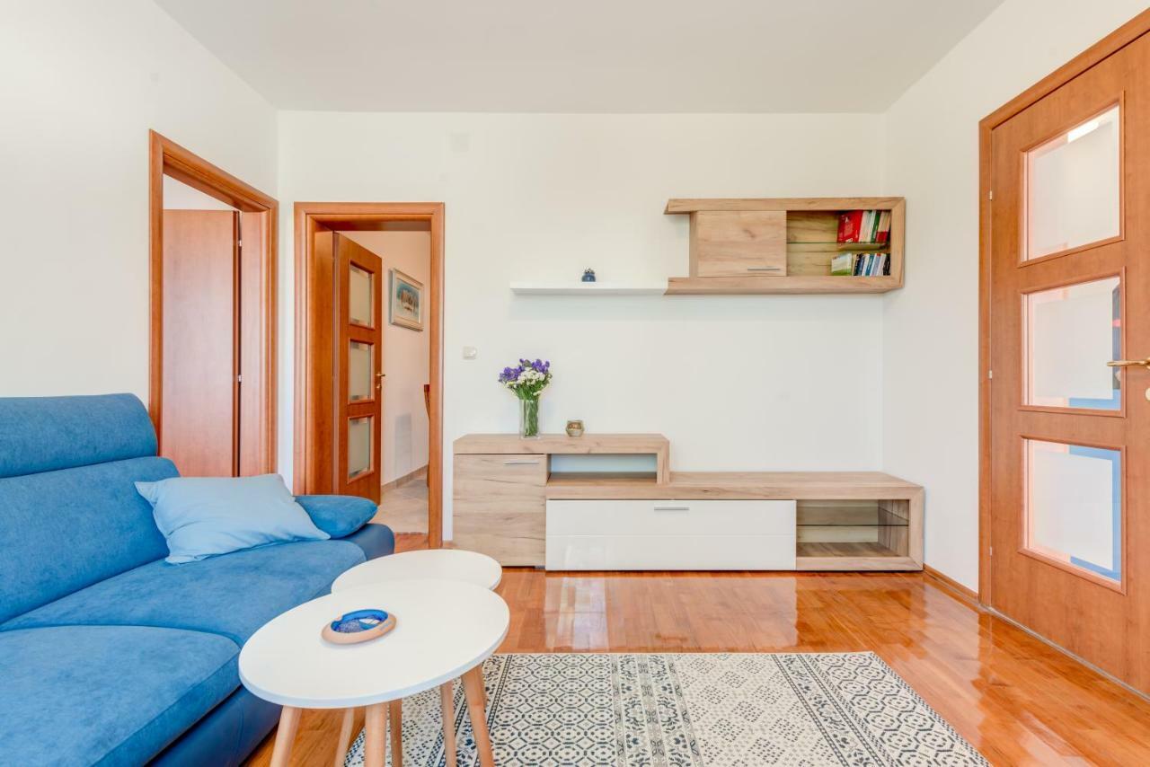 Apartmani Mirta Omis Luaran gambar