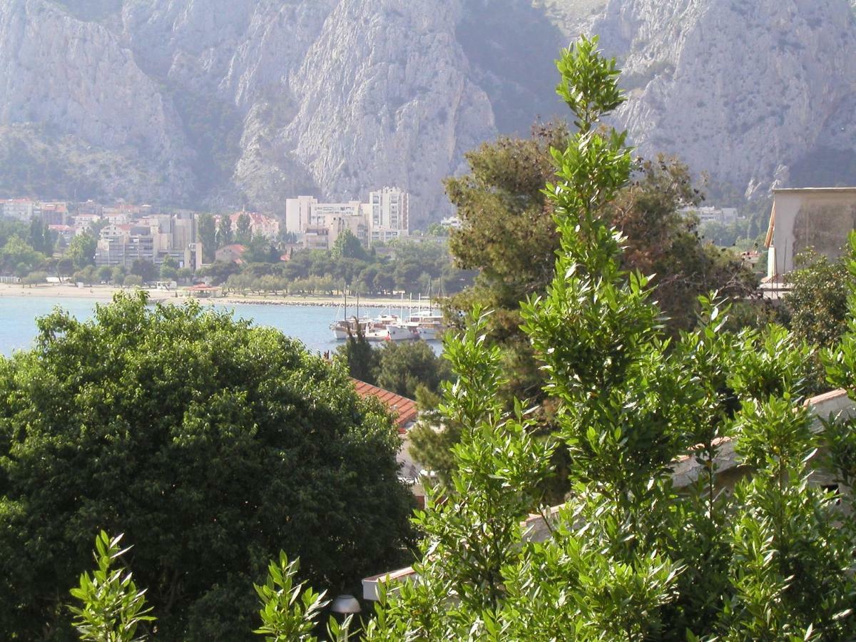 Apartmani Mirta Omis Luaran gambar