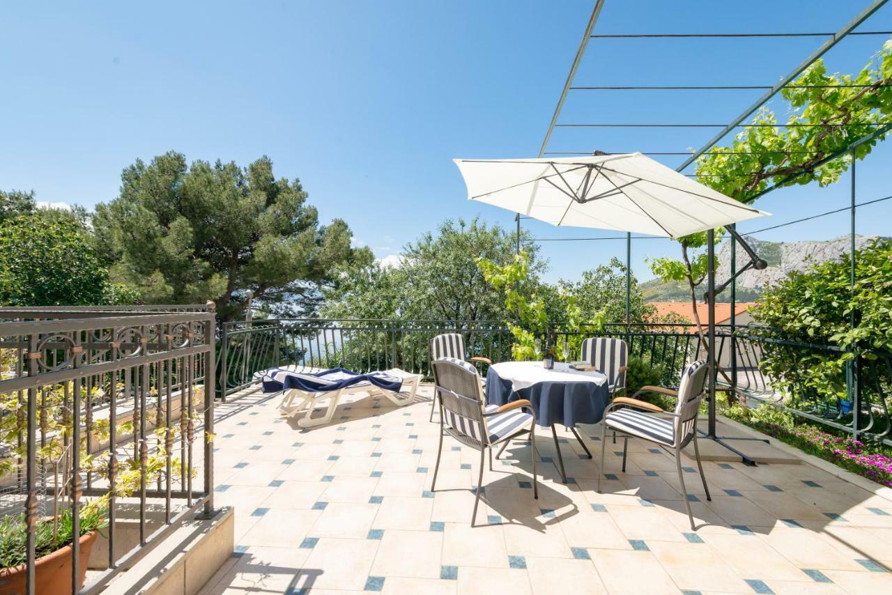 Apartmani Mirta Omis Luaran gambar