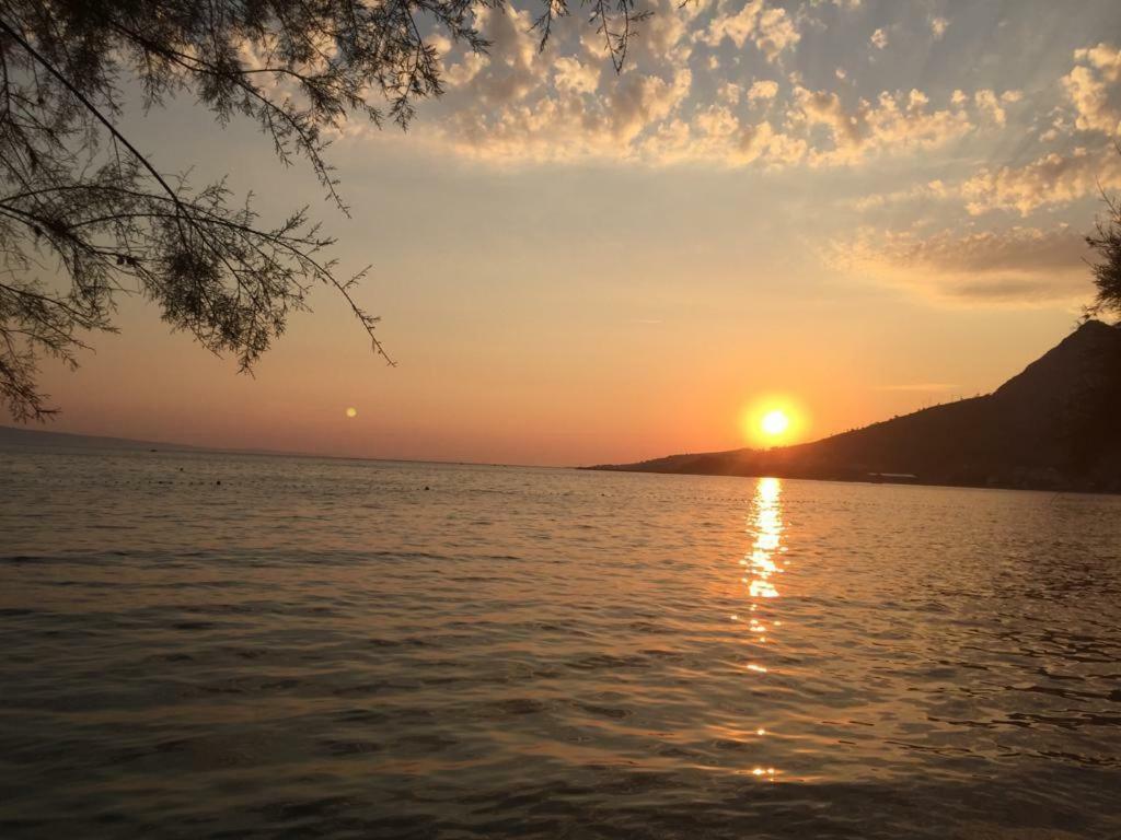 Apartmani Mirta Omis Luaran gambar