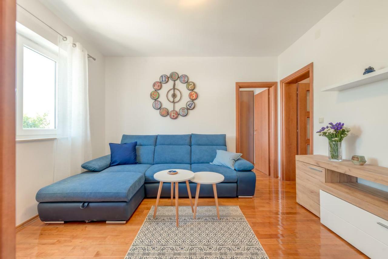 Apartmani Mirta Omis Luaran gambar