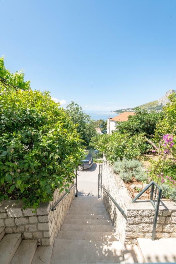 Apartmani Mirta Omis Luaran gambar